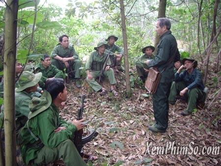 BẾN ĐÒ XƯA LẶNG LẼ - LT